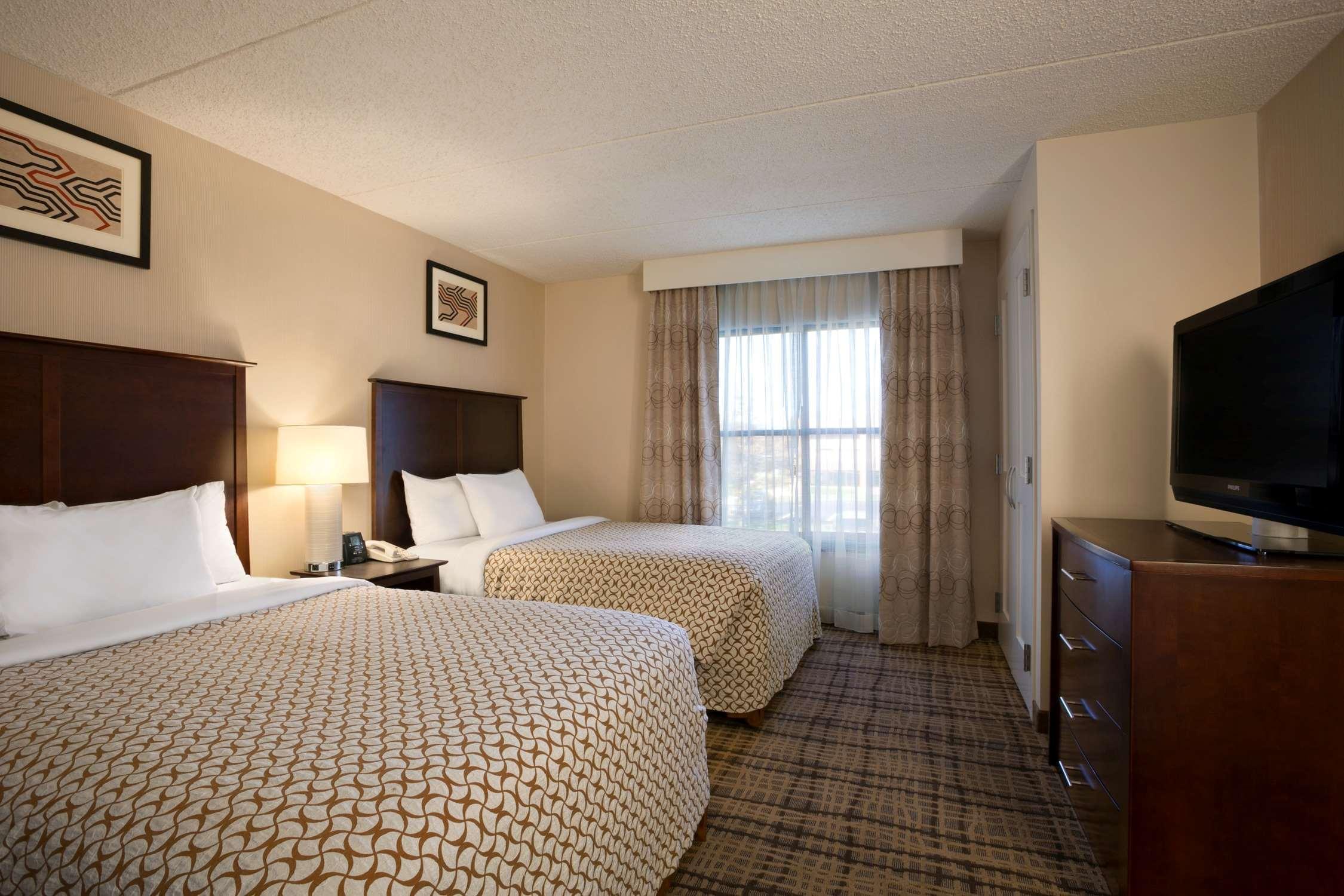 Embassy Suites Cleveland - Beachwood Bilik gambar