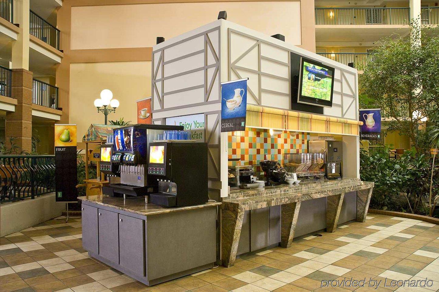 Embassy Suites Cleveland - Beachwood Restoran gambar