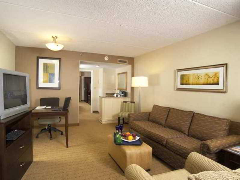Embassy Suites Cleveland - Beachwood Bilik gambar